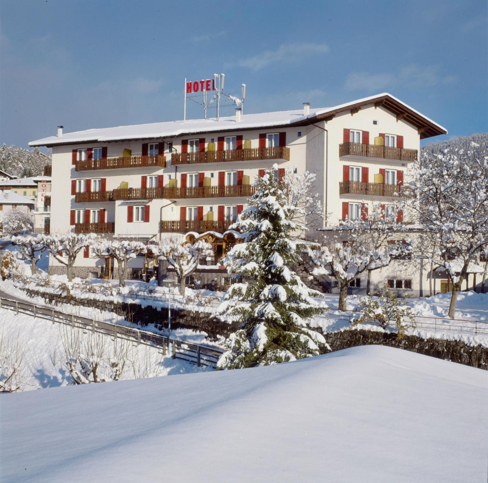 מאלוסקו Hotel Panorama Wellness & Resort מראה חיצוני תמונה